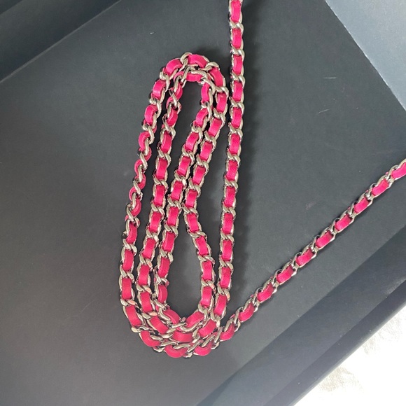 Chanel lamb wallet on chain fuchsia. - Picture 6 of 16